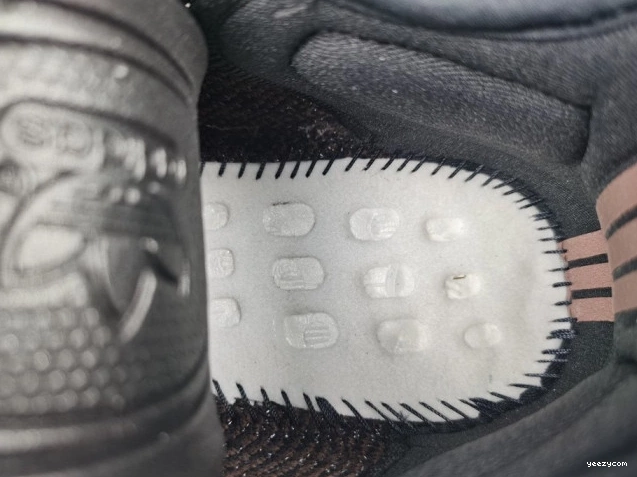 Adidas Boost GW3774 Yeezy Black Oat 350 V2 MX 0810